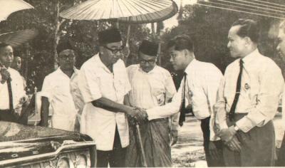 Tun Razak melwat Semenyih.